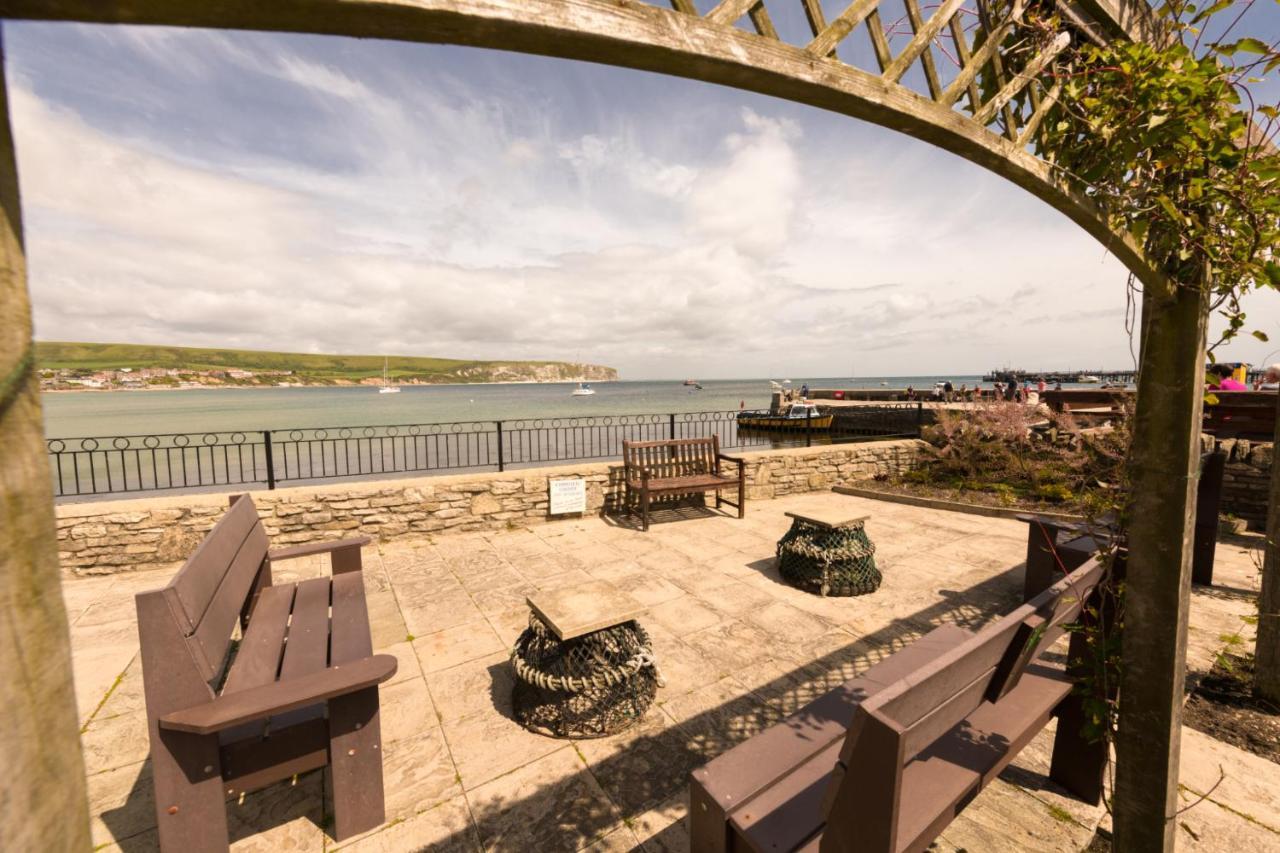 1 Quayside Court * Swanage